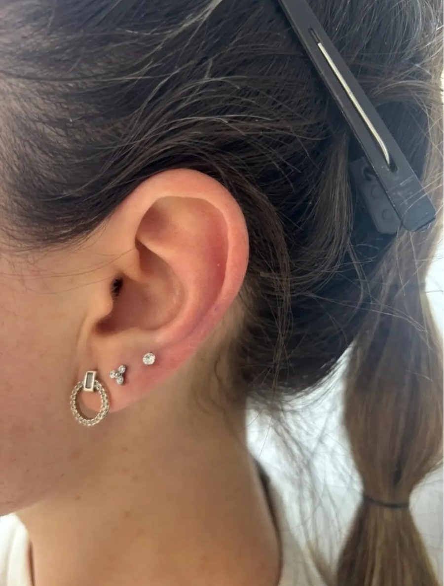 Piercing hélix com argola
